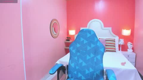 S O P H I E  online show from November 7, 9:09 pm