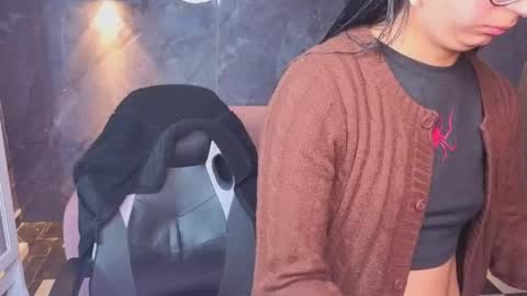 sophie_jones_b online show from April 15, 12:39 pm