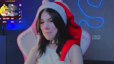 sophie_nomenal_ online show from December 19, 2:20 pm