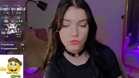 sophie_nomenal_ online show from October 8, 3:05 pm