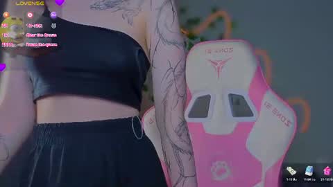sophie_nomenal_ online show from August 4, 6:47 pm