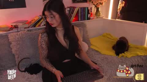 Sophiee  online show from October 27, 2:07 am