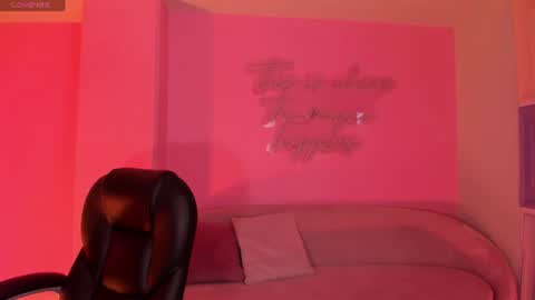 Sophie Houston online show from July 7, 2:03 am