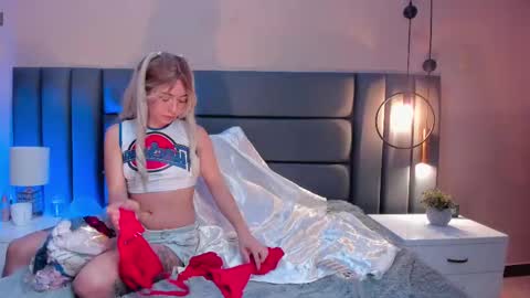 Sophie Johns online show from November 22, 8:44 pm