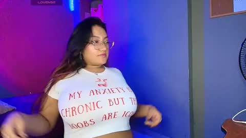 sophiejuicy_ online show from October 31, 2:13 am