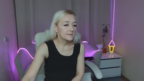 sophiekittyy online show from January 18, 7:15 am