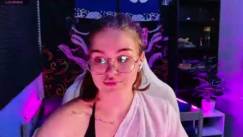 Sophie online show from July 19, 9:06 pm