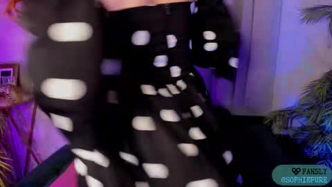 Sophie online show from February 4, 10:46 pm