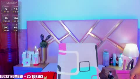 Sophie online show from March 30, 1:00 pm