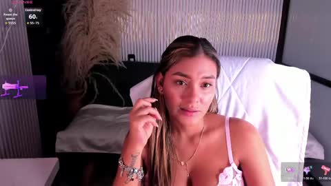 sophiewatson_ online show from May 23, 4:49 pm