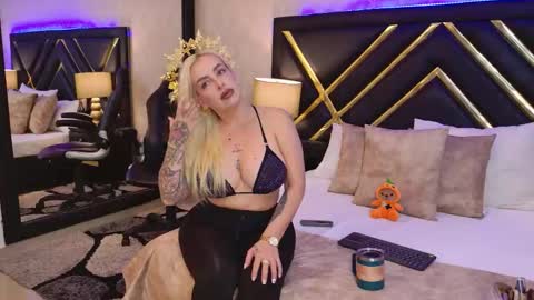 SophieWinslow online show from October 18, 2:09 pm