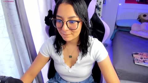 Snapshot of soy___lili chatting on December 16, 8:37 pm Lili online show from December 16, 8:37 pm