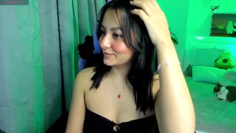 Snapshot of soy___lili chatting on February 8, 12:49 am Lili online show from February 8, 12:49 am