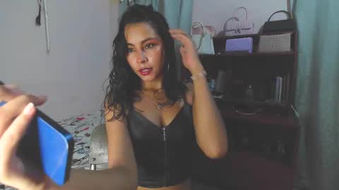 Snapshot of soy_miauhg chatting on February 21, 3:01 am Miauhg online show from February 21, 3:01 am