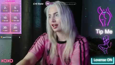 Snapshot of spacemarsi chatting on October 28, 2:28 am spacemarsi online show from October 28, 2:28 am