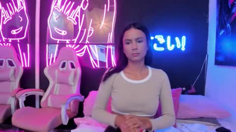 staarlightt online show from December 18, 11:53 pm