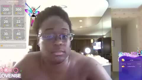 Snapshot of staceesparklezxxx chatting on January 4, 3:40 am Stacee online show from January 4, 3:40 am