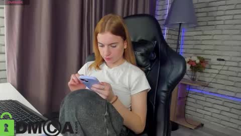 Stacey GMT5 Mo Tu We Th Fr Sa 3am -10am online show from February 3, 1:05 am