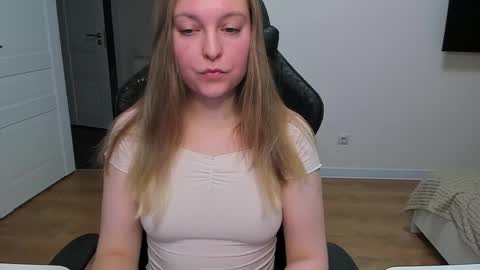 Stacy  online show from April 19, 6:10 pm