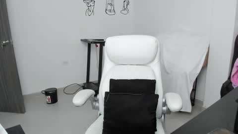 Zulma Yisset online show from March 1, 2:22 am