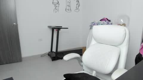 Zulma Yisset online show from June 13, 3:04 am