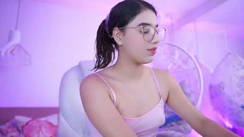 stacycooper_ online show from June 17, 7:04 pm