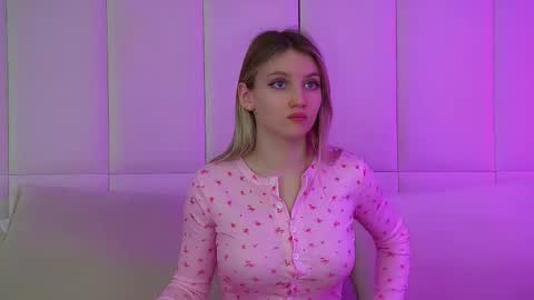 StacyEvances online show from February 20, 7:43 am