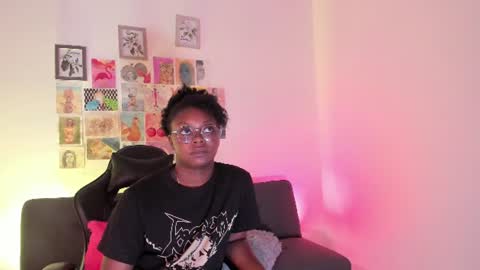 staicy online show from June 11, 7:43 pm
