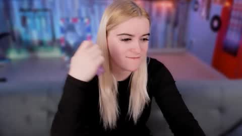 stef_nicks online show from February 22, 10:05 am