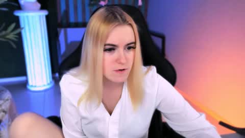 stef_nicks online show from March 31, 9:31 am