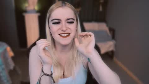 stef_nicks online show from February 28, 9:41 am