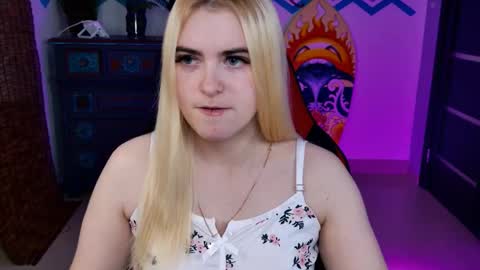 stef_nicks online show from November 28, 9:23 am