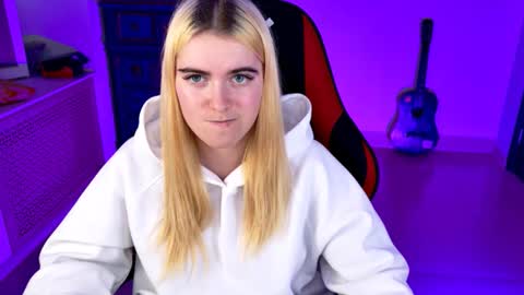 stef_nicks online show from September 15, 10:12 am