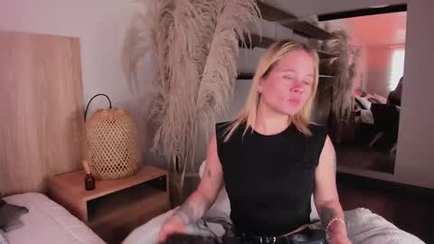 Stefanny   online show from March 10, 12:49 pm