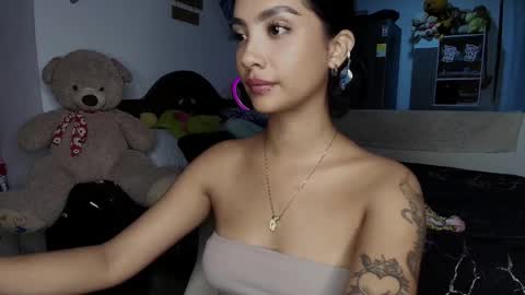 Im MiaIts my first day here  online show from September 26, 2:53 am