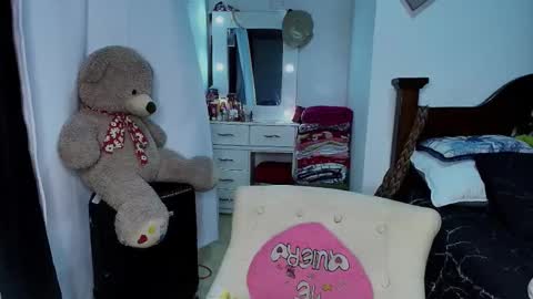 Im MiaIts my first day here  online show from October 4, 3:01 am