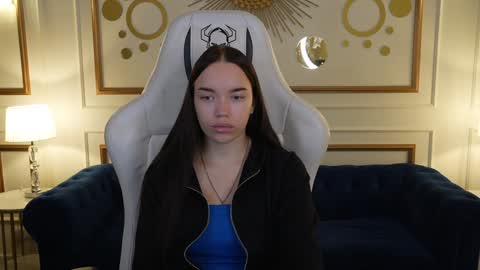 Stella online show from December 5, 11:49 am