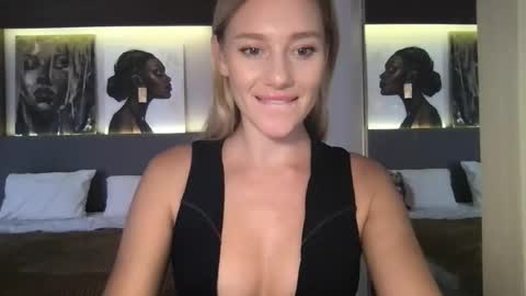 Stella online show from November 18, 2:56 am