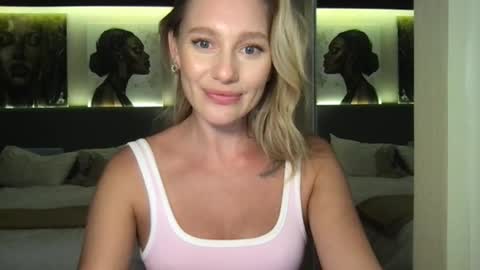 Stella online show from October 20, 1:36 pm