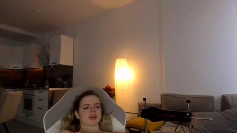 Snapshot of stella_vans chatting on February 14, 9:34 am Asella online show from February 14, 9:34 am