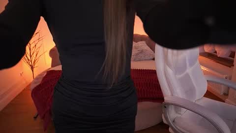 stellahoneywell online show from February 13, 2:51 pm