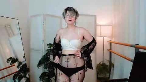 stellamoore_ online show from January 19, 6:53 am