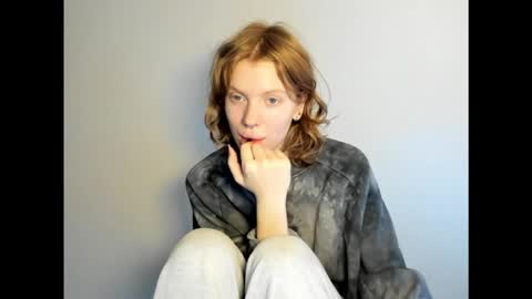 S T E L L A online show from November 25, 8:16 am