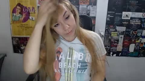 sthefanie__ online show from March 1, 11:15 pm