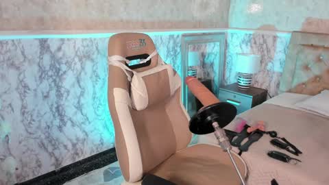 Stormy  online show from March 30, 4:56 am