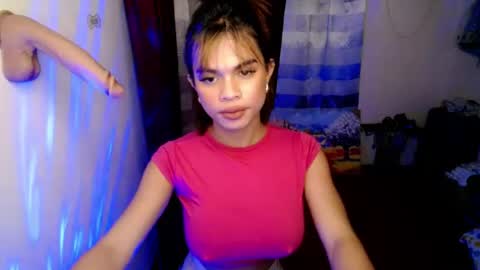 strawberry_kisses143 online show from July 19, 1:24 pm