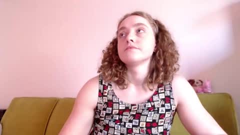 Snapshot of strawberrylotsacake chatting on October 20, 5:05 pm Strawberrylotsacake online show from October 20, 5:05 pm