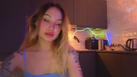 Tati and Lola online show from February 21, 4:51 pm