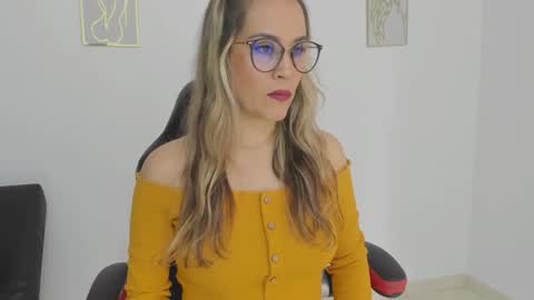 sugar_milff online show from November 6, 3:07 pm