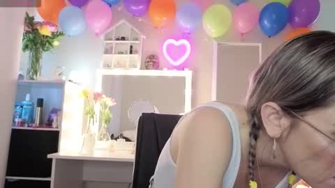 Snapshot of sugar_spice_all_things_nice chatting on October 20, 11:57 am Sugar 4pm-8pm CAT Mon-Fri online show from October 20, 11:57 am